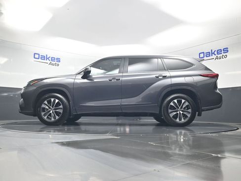 Used 2023 Toyota Highlander XLE AWD/4WD image 43