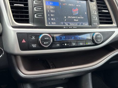 Used 2018 Toyota Highlander XLE image 12