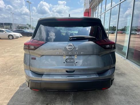 Used 2026 Nissan Rogue SV FWD image 3