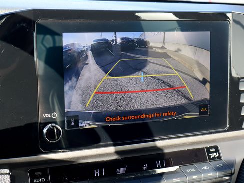 Used 2025 Toyota Camry SE image 12