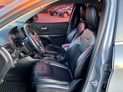 Used 2019 Jeep Cherokee Latitude Plus w/ Cold Weather Group image 25