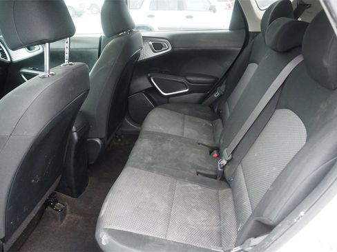 Used 2022 Kia Soul LX image 19