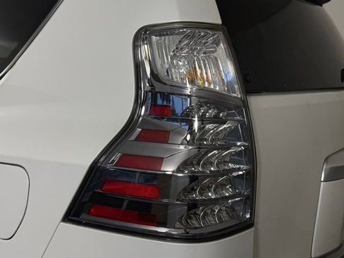 Used 2022 Lexus GX 460 Luxury w/ Accessory Package AWD/4WD image 13