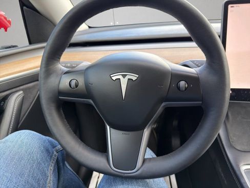 Used 2022 Tesla Model Y Long Range image 14