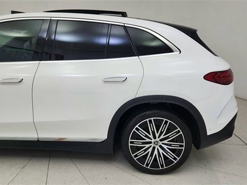 Used 2023 Mercedes-Benz EQE 500 4MATIC SUV w/ Exclusive Trim Package image 10