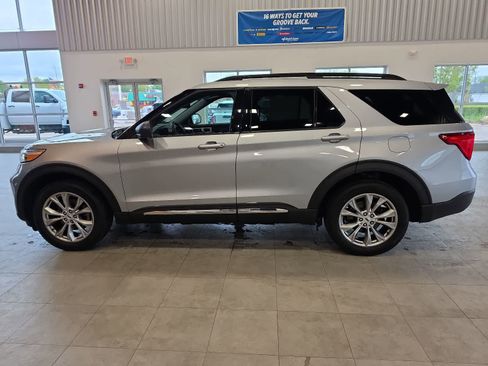 Used 2023 Ford Explorer XLT w/ Equipment Group 202A AWD/4WD image 13