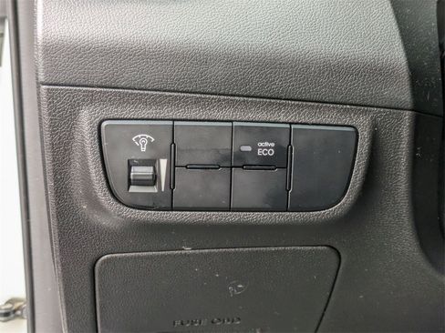 Used 2016 Hyundai Veloster Turbo image 17