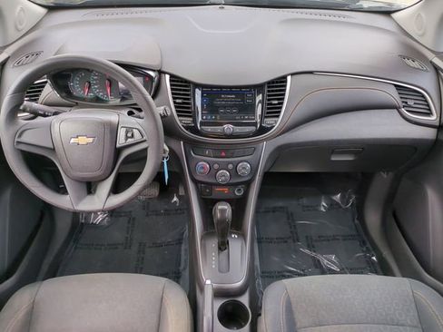Used 2019 Chevrolet Trax LS FWD image 16
