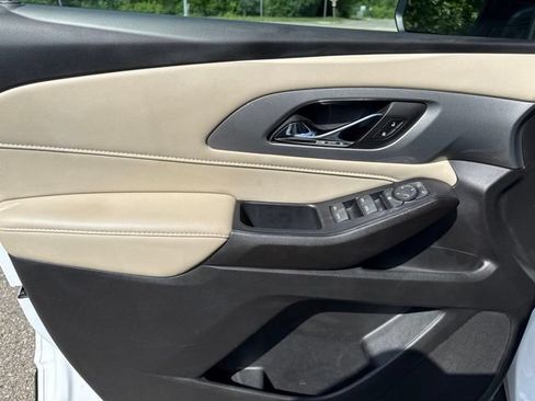 Used 2022 Chevrolet Traverse LS w/ Midnight/Sport Edition FWD image 19