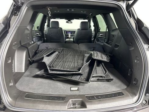 Used 2023 Buick Enclave Essence image 26