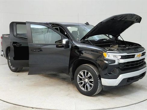 Used 2022 Chevrolet Silverado 1500 LT AWD/4WD image 9