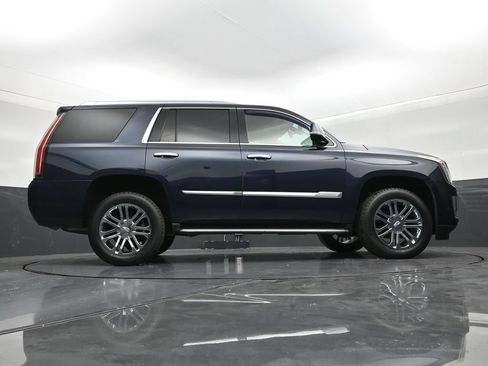Used 2020 Cadillac Escalade 2WD image 25