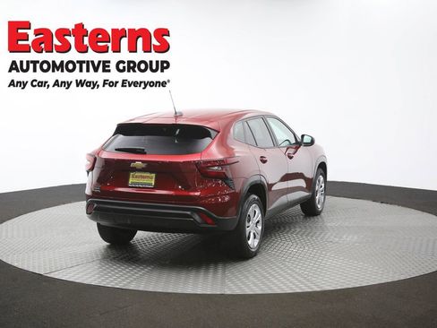 Used 2024 Chevrolet Trax LS FWD image 39
