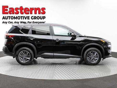 Used 2023 Nissan Rogue S AWD/4WD image 4
