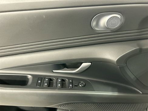 Used 2023 Hyundai Elantra SEL w/ Convenience Package image 11