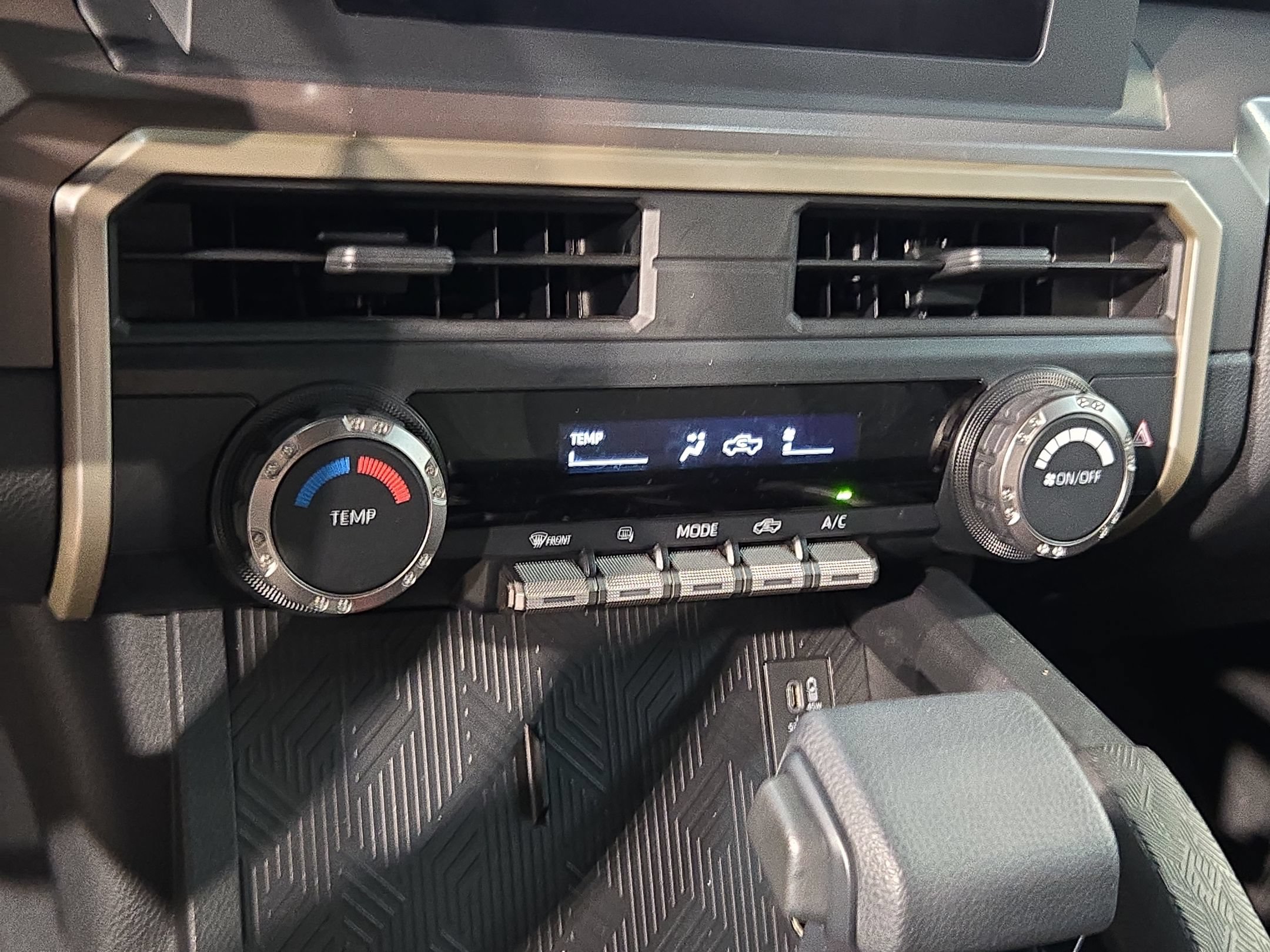 Certified 2025 Toyota Tacoma SR5 AWD/4WD image 31