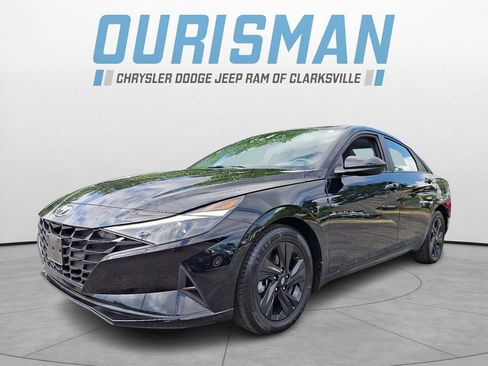 Used 2023 Hyundai Elantra SEL FWD image 3