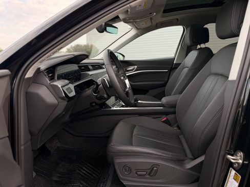 Used 2024 Audi Q8 e-tron Premium AWD/4WD image 17