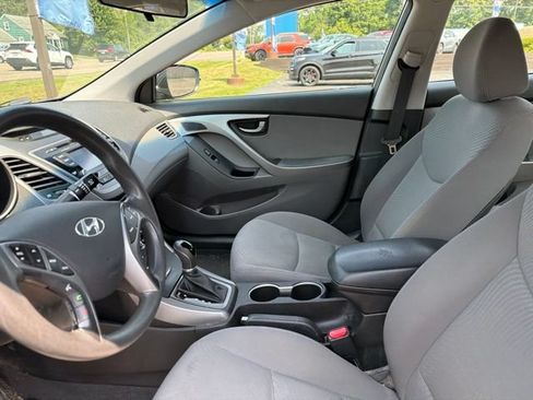 Used 2014 Hyundai Elantra SE w/ Option Group 02 FWD image 8
