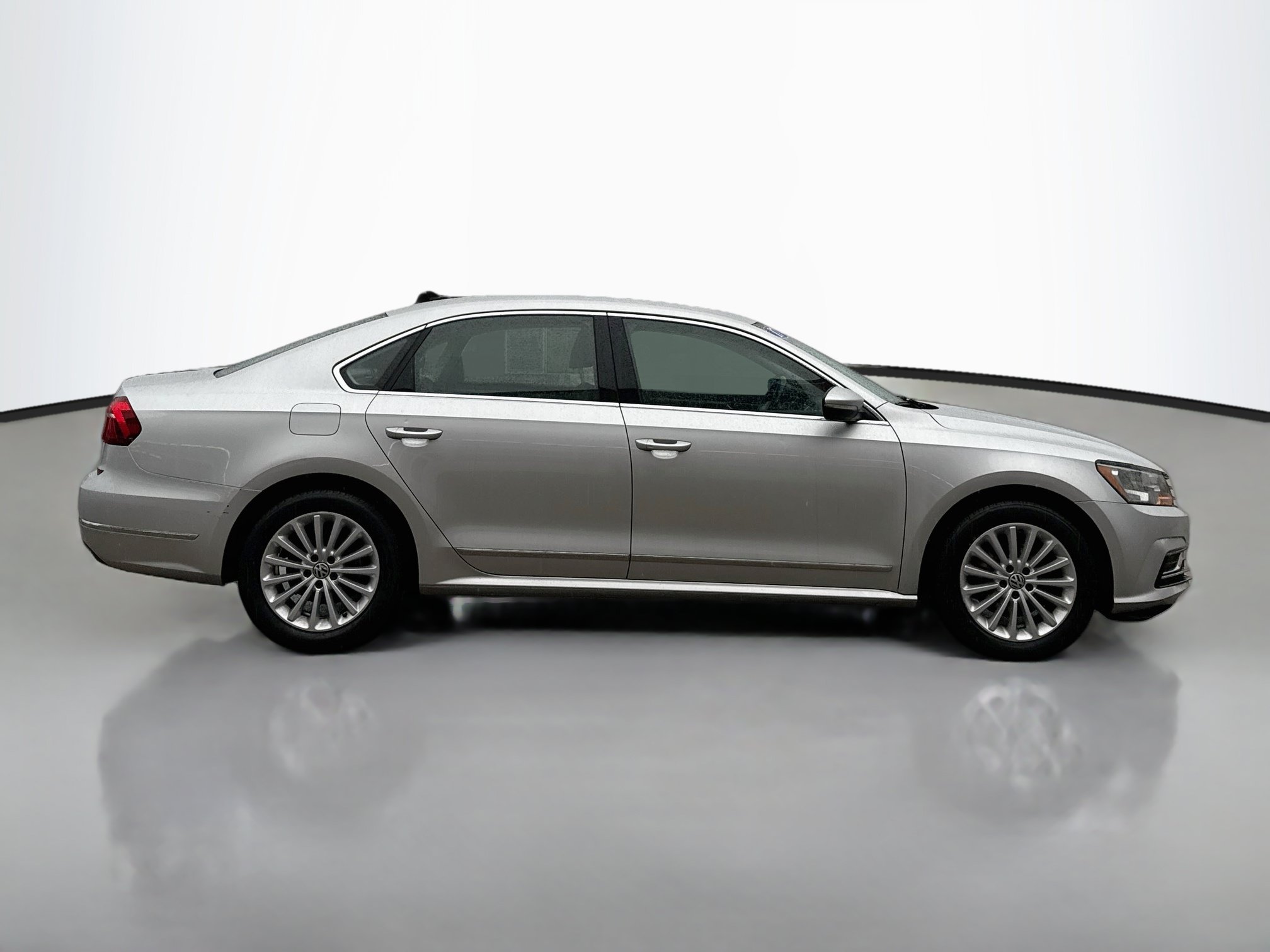 Used 2017 Volkswagen Passat 1.8T SE FWD image 8