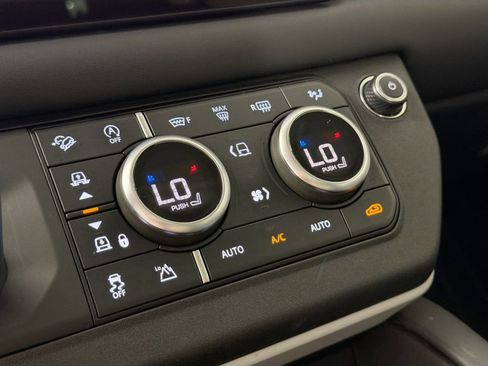 Certified 2023 Land Rover Defender 130 SE image 17