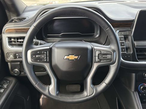 Used 2023 Chevrolet Suburban Premier image 7