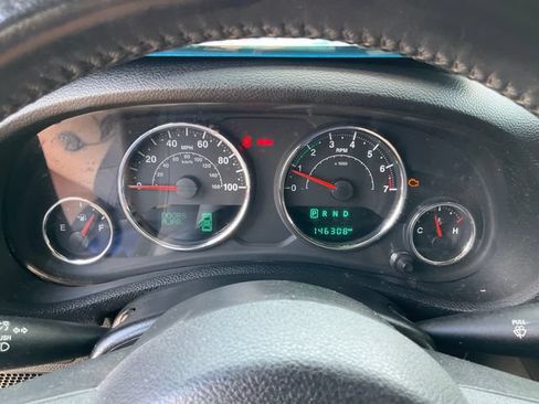 Used 2015 Jeep Wrangler Unlimited Rubicon w/ Connectivity Group AWD/4WD image 11