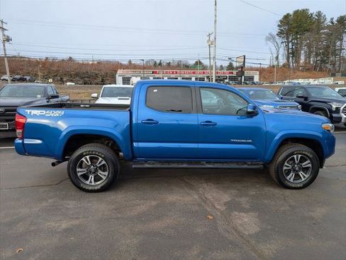 Certified 2017 Toyota Tacoma TRD Sport w/ Tow Package (A/T) AWD/4WD image 9
