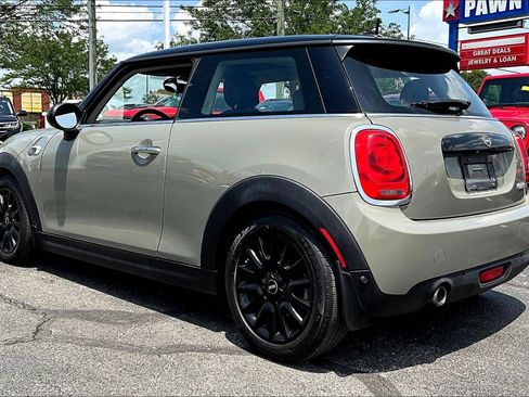 Used 2019 MINI Cooper 2-Door Hardtop w/ Signature Upholstery Package FWD image 4