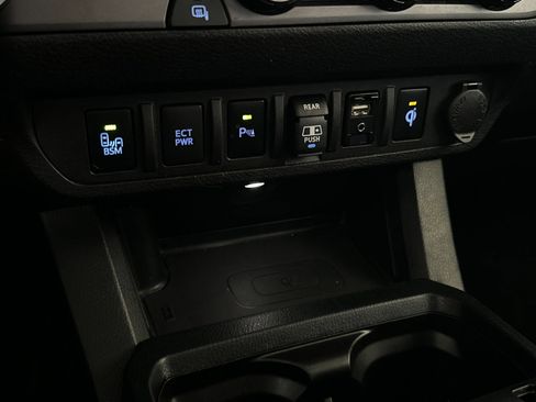 Used 2019 Toyota Tacoma TRD Off-Road image 26