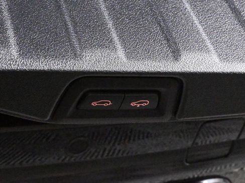 Used 2025 BMW X5 xDrive50e w/ M Sport Package image 40