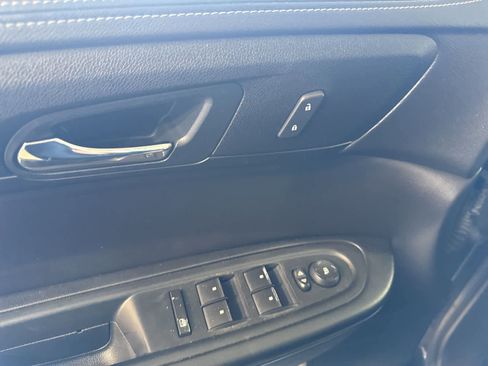 Used 2017 Chevrolet Traverse LT image 17