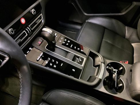 Used 2025 Porsche Macan image 20