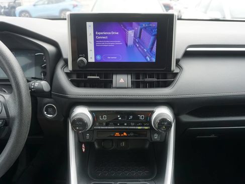 Used 2025 Toyota RAV4 XLE AWD/4WD image 9