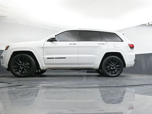 Used 2019 Jeep Grand Cherokee Altitude image 30