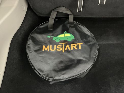 Used 2022 Chrysler Pacifica Limited w/ Uconnect Theater Family Group image 35