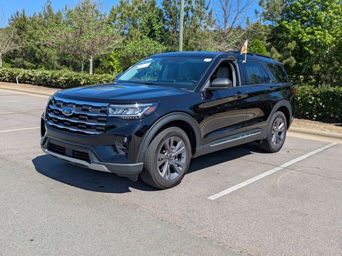 Certified 2025 Ford Explorer Active w/ Active Comfort Package AWD/4WD image 8