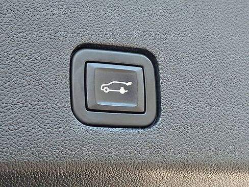 Certified 2022 Cadillac XT6 Premium Luxury w/ Technology Package AWD/4WD image 29