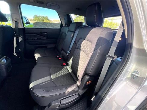 Certified 2024 Nissan Pathfinder SV image 18