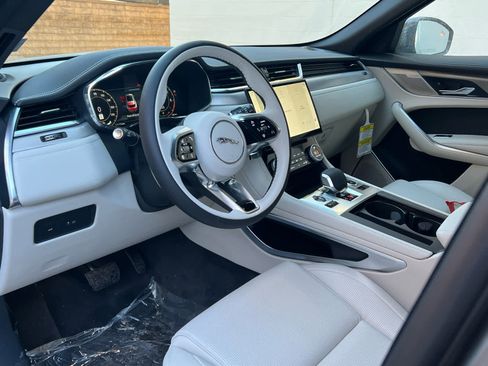 Used 2025 Jaguar F-PACE R-Dynamic S image 13