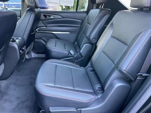 Used 2025 Chevrolet Traverse Z71 w/ Driver Confidence Package AWD/4WD image 7