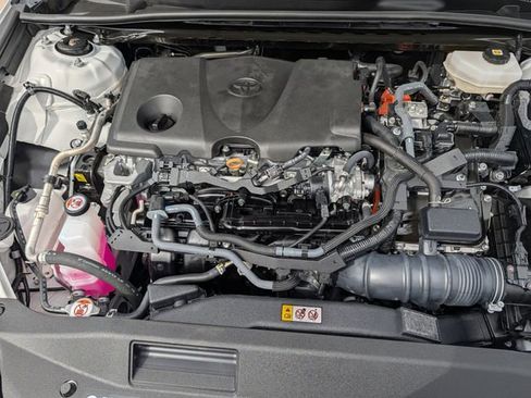 Used 2025 Toyota Camry LE image 33