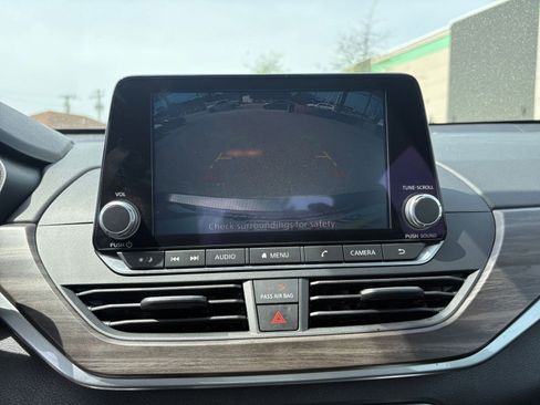 Used 2025 Nissan Altima 2.5 SV FWD image 23