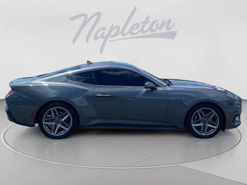 Used 2025 Ford Mustang Coupe RWD image 7