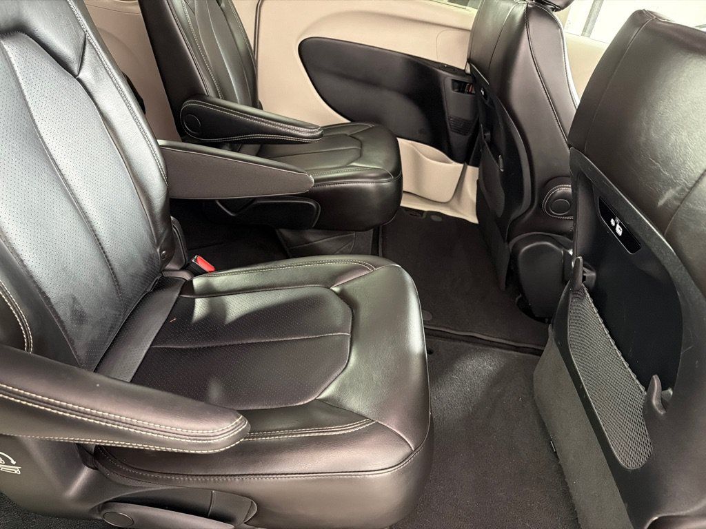 Used 2023 Chrysler Pacifica Touring-L FWD image 22