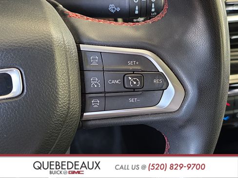 Used 2023 Jeep Compass Trailhawk w/ Trailhawk Convenience Group AWD/4WD image 13