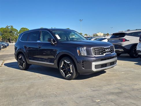 New 2025 Kia Telluride S image 2