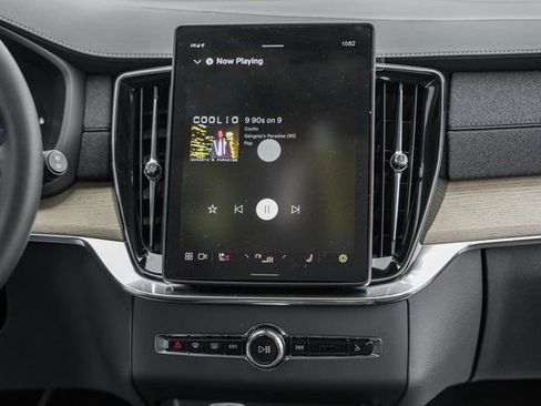 Certified 2025 Volvo XC90 T8 Core w/ Climate Package image 19