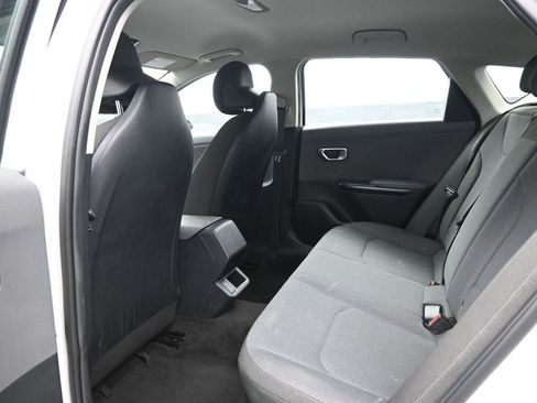 Used 2025 Kia K4 LXS image 23