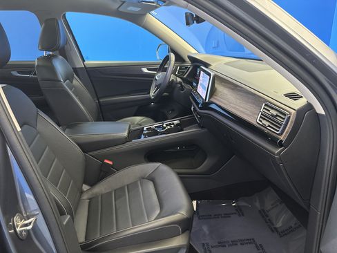 Used 2024 Volkswagen Atlas SEL AWD/4WD image 24